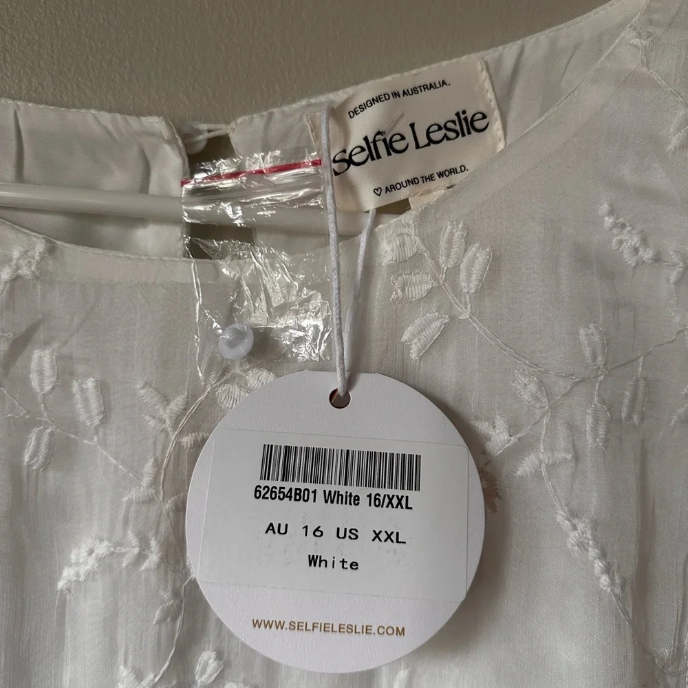 Selfie Leslie Ivory Embroidered Dress - Picture 5 of 8